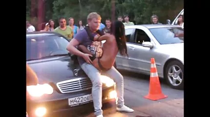 Чорний хлопець кінчає мені на обличчя. секс відео по українськи