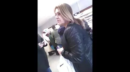 Квітень Шторм займається сексом з кредитором. українське порно безкоштовно