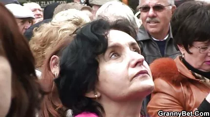 Секс з накачаним негром українські порно фільми посеред лугу.