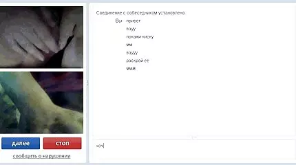 Він переконує дівчину зайнятися порно в українському селі сексом.