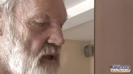 Негритянка кінчає від українськепорно розміру члена.